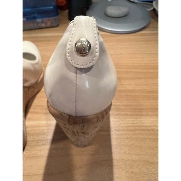 STUART WEITZMAN Corkswoon Ivory Patent Leather Cork Wedge Platform Pumps 7.5 - Picture 3 of 10